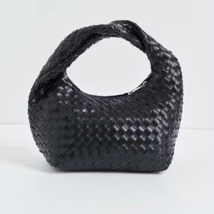 Braided handbag, gina!  - Supersnygg populär väska från Gina tricot, använd men bra skick, nypris 399🤍! 