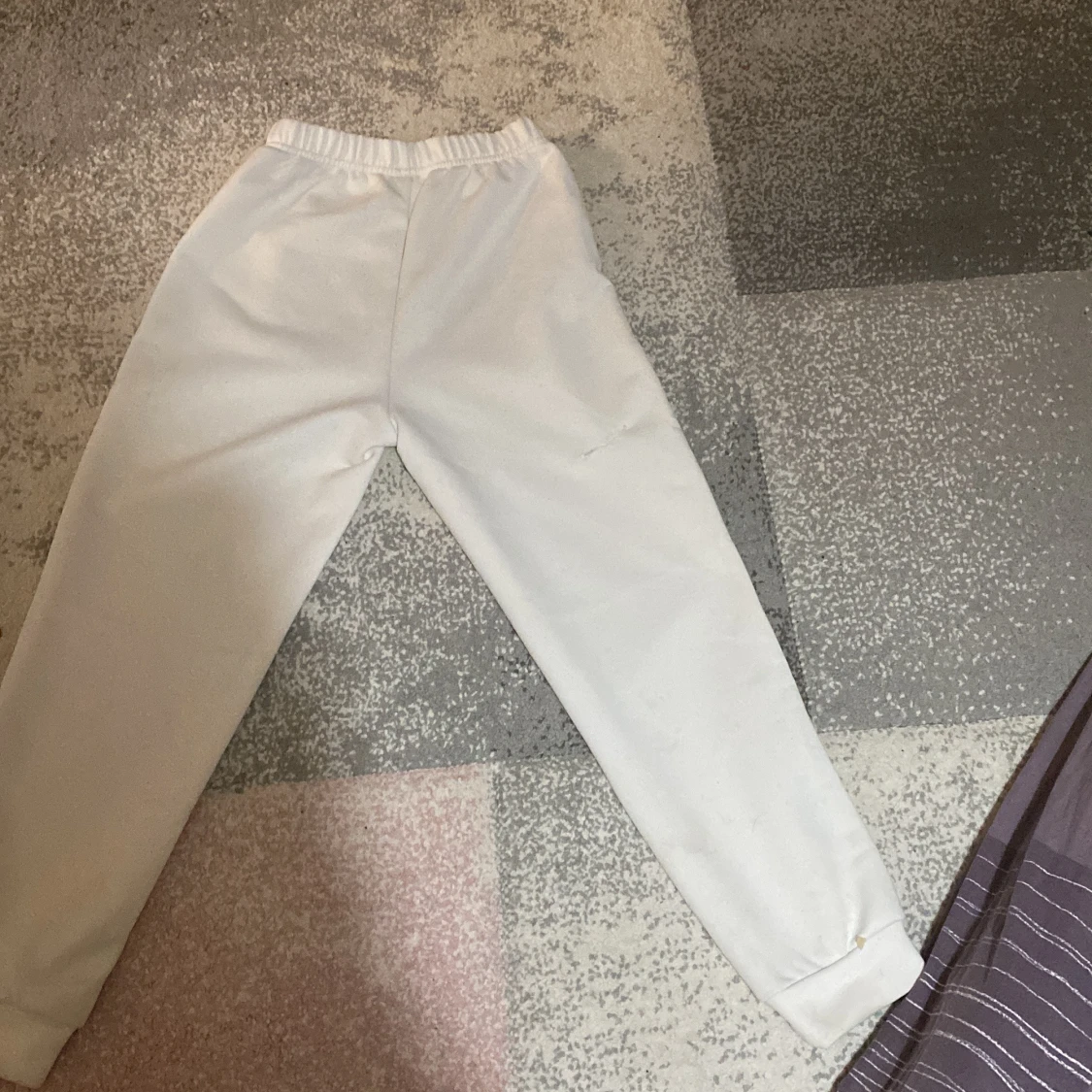 Vita mjukisbyxor med tryck - 2