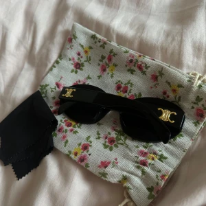 Celine Triumph glasögon - Super trendiga celine glasögon, köpta utomlands (AA) känns som ur väldigt bra kvalitet. Aldrig använda 