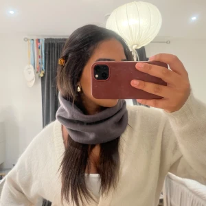 Buff - Snygg hals buff som funkar både som halsduk och styling detalj i outfiten!! Dom görs själv av mig💞Finns flera färger bara att höra av sig!