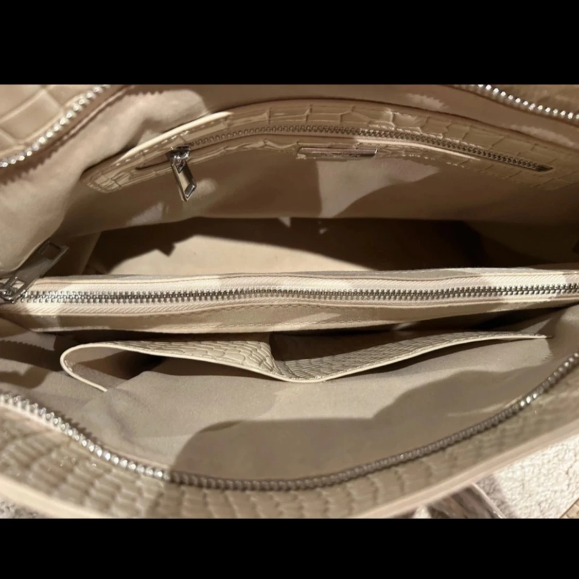 Beige axelväska från HVISK - 92