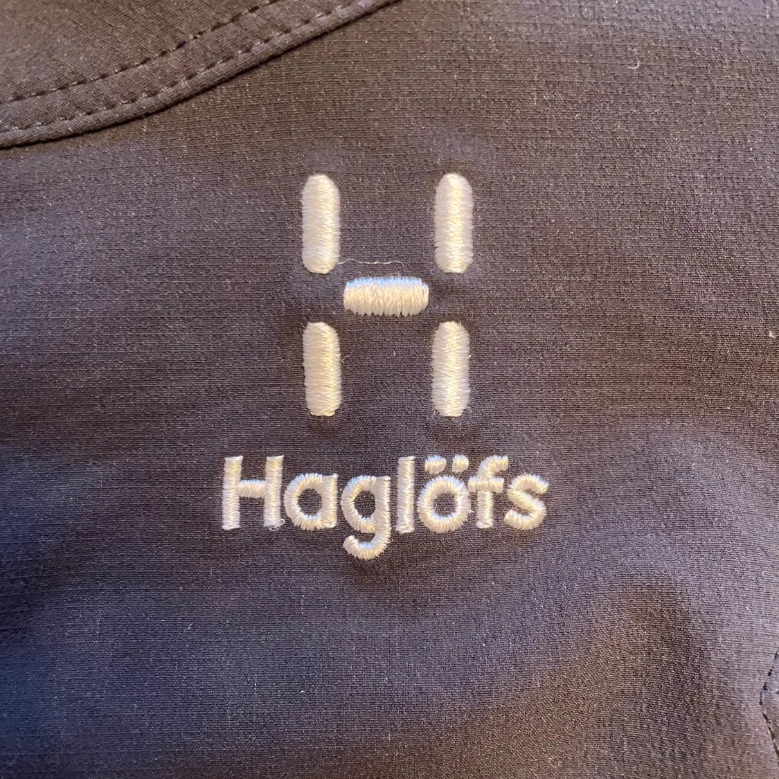Svart haglöfs jacka - 4