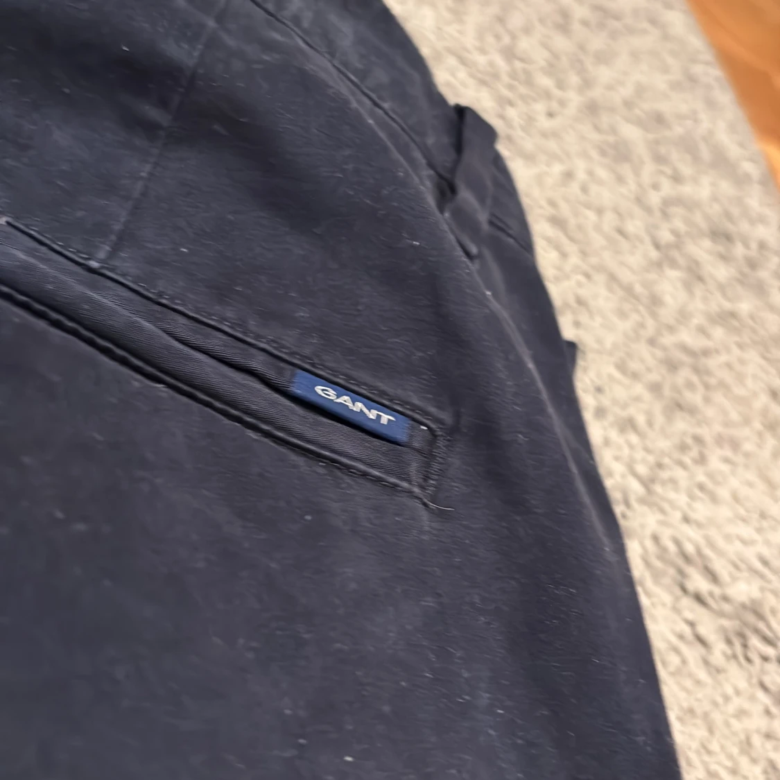 Mörkblå byxor från Gant - 92