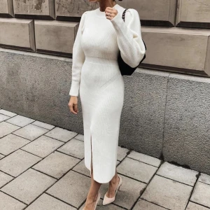 Vit ribbad klänning från Adoore - ADOORE Verbier Dress