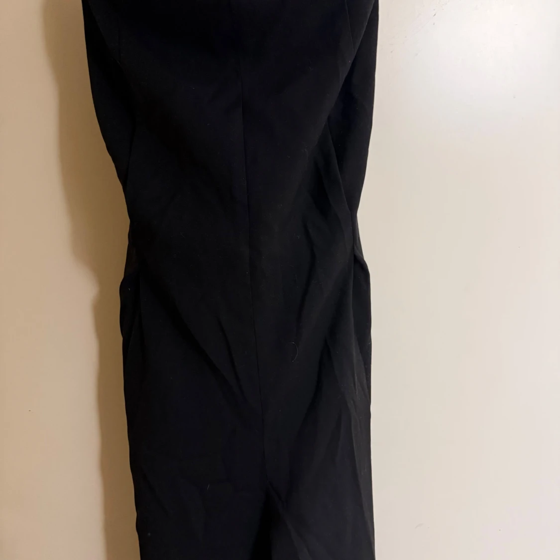 Svart axelbandslös byxdress - 90