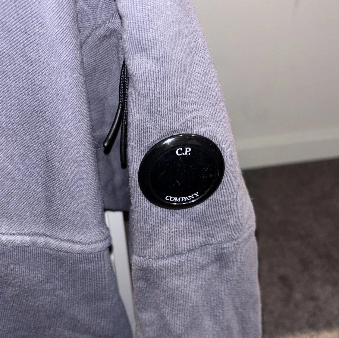 Grå hoodie från C.P. Company - 93