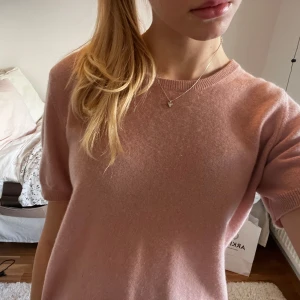 Soft goat tröja  - Säljer nu min jätte söta rosa soft goat tröja, jätte bra skick!!
