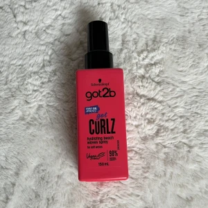 Got2b Curlz Hydrating Beach Waves Spray - Spray för lockigt eller vågigt hår! Endast använd ett par gånger, mycket produkt kvar. 💕💕