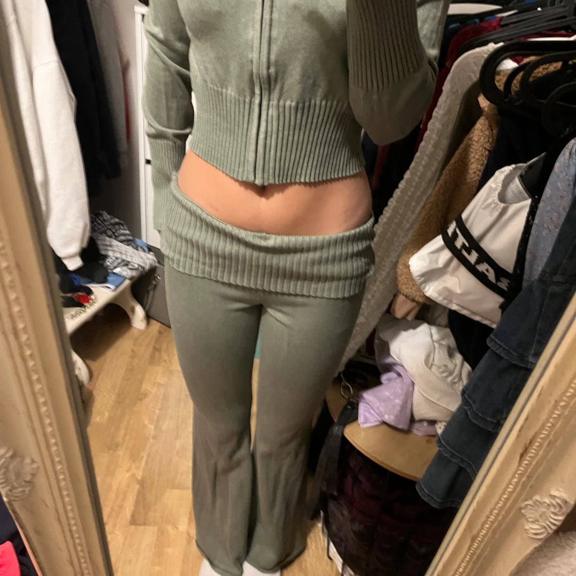 Grönt stickat Hm set - 1