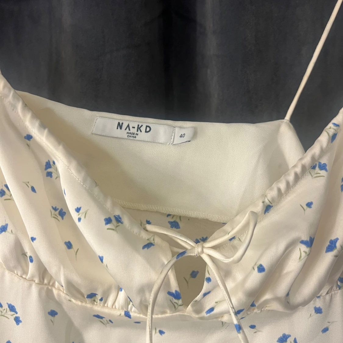 Vit blommig klänning från NA-KD - 90