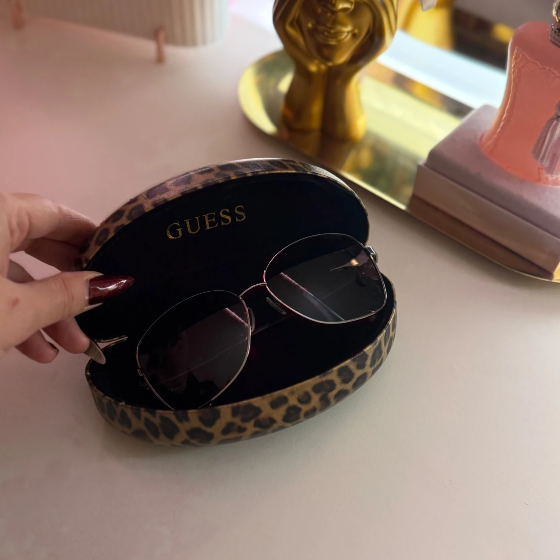 Solglasögon från Guess - 90