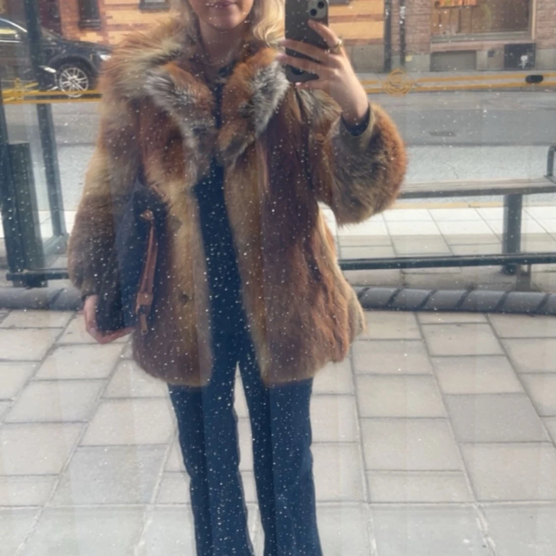 Fluffig pälsjacka i naturliga toner - 90