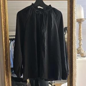 Ny fin blus ifrån HM - Oanvänd 