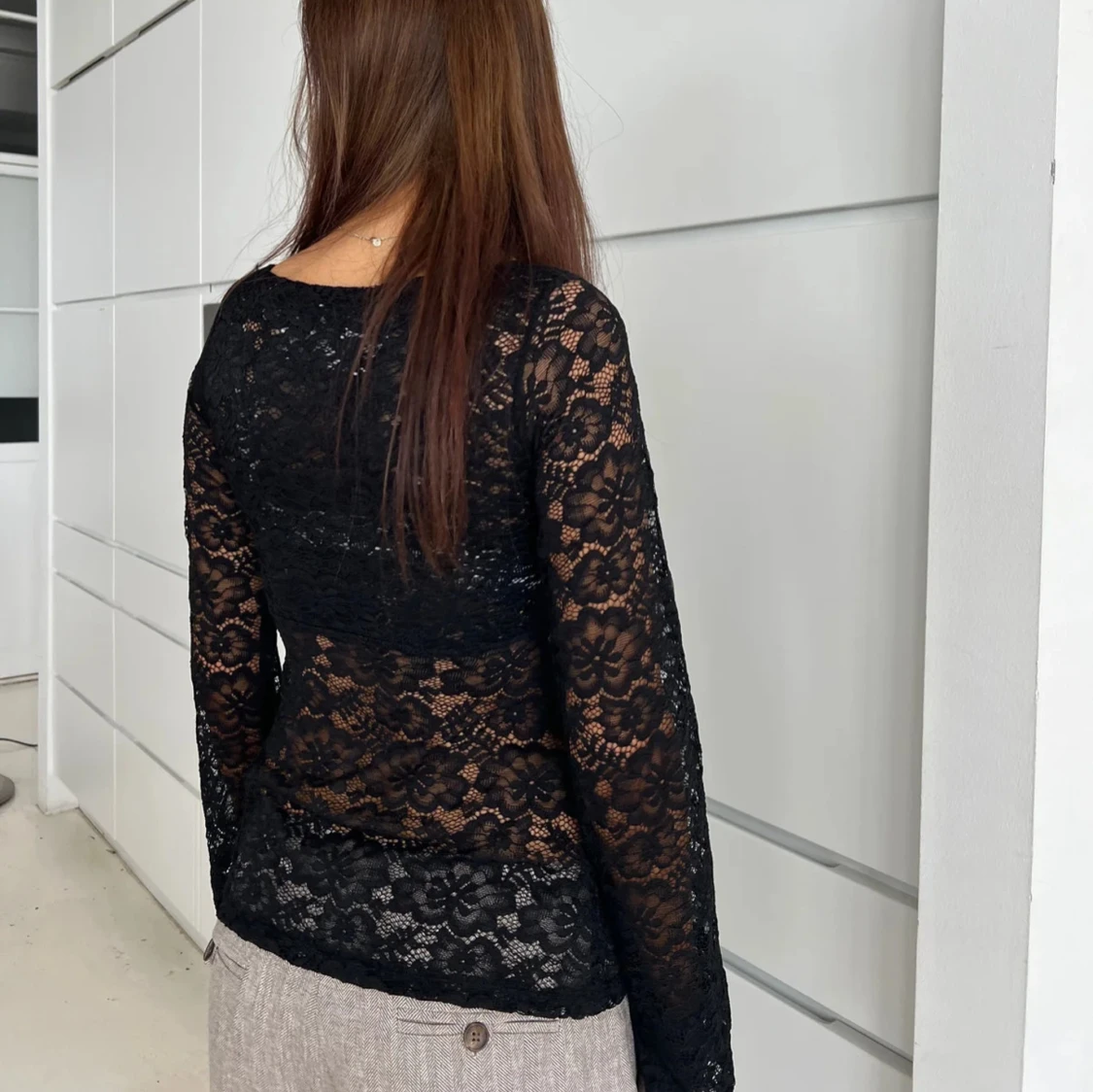 Svart spetsblus med knytning, design by si - 90