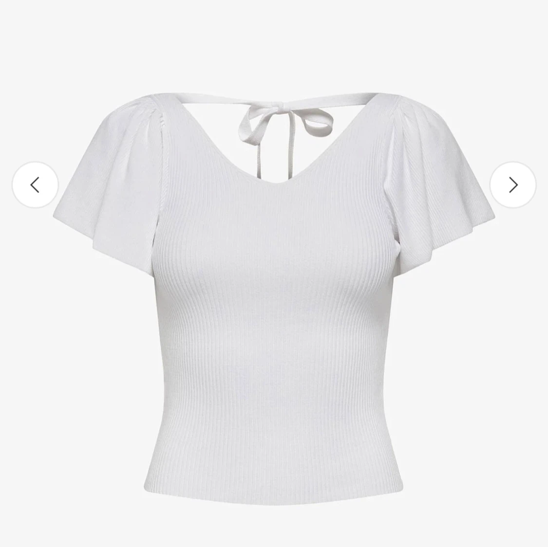 Vit ribbad topp med knytband
