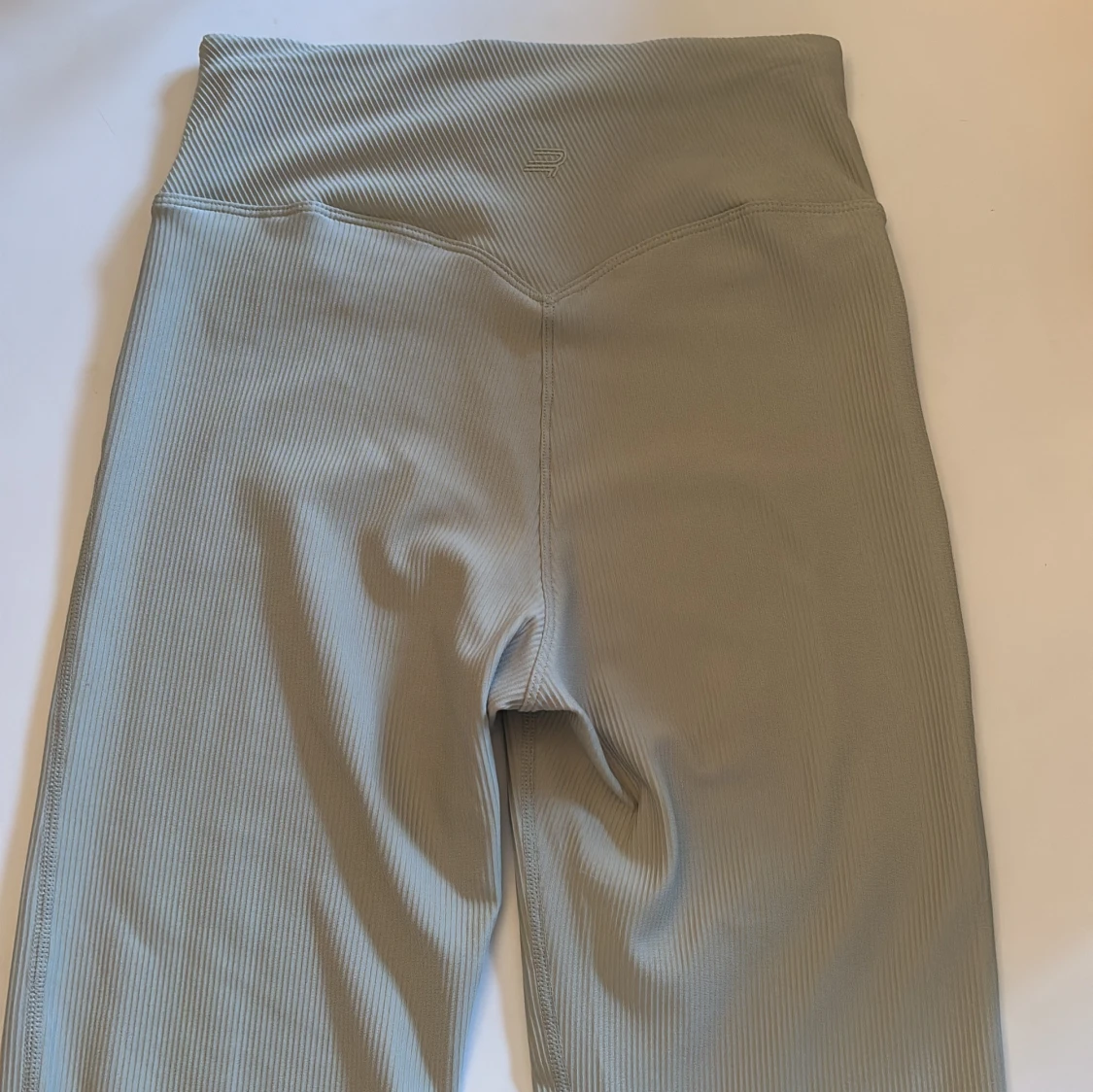 Grå ribbade bootcut leggings från Röhnisch - 90