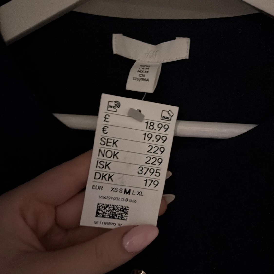 Svart kofta med guldknappar från H&M - 91