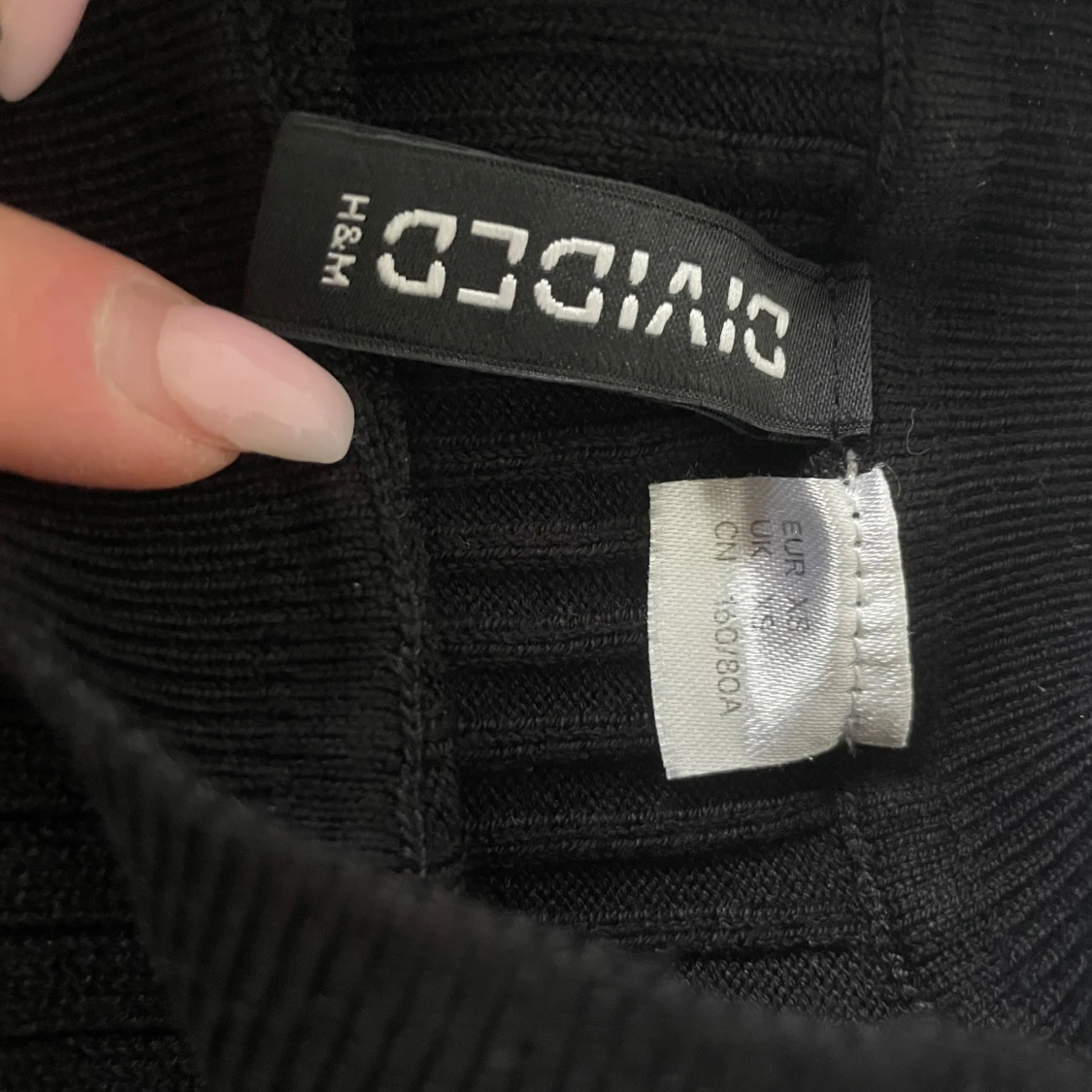 Svart ribbad tröja från H&M Divided - 90