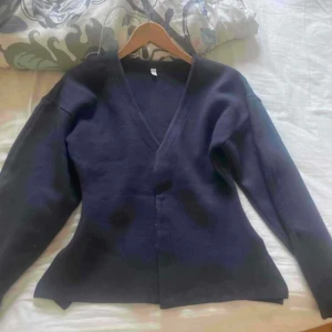 Tröja  - Säljer denna ifrån SHEIN. Men är så fin och bra i materialet. Känns och ser ut att komma ifrån Zara. Köpt för 270. Aldrig använd då den inte passade mig. 