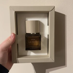 Caia Le Soir Eau de Parfum - Säljer då jag knappt använt den, taget lite ifrån men inte mycket alls. Denna säljs inte längre på Caias hemsida.