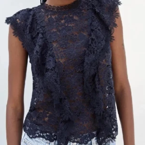 Spets topp  - Superfin spetstopp från zara i fint skick💕💕Skriv för egna bilder