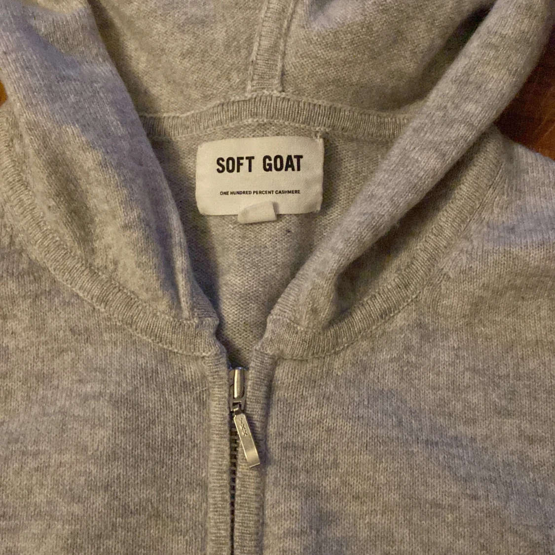Grå hoodie från Soft Goat - 90