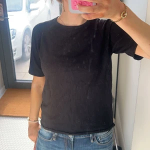 svart t-shirt - super snygg stickad t-shirt🩷🩷🩷