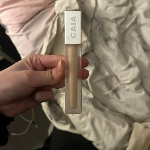 Caia concealer  - Den är använd ca 7 gånger men har köpt en ny concealer vilket jag tycker funkar bättre på min hud. Den är i färgen 2W