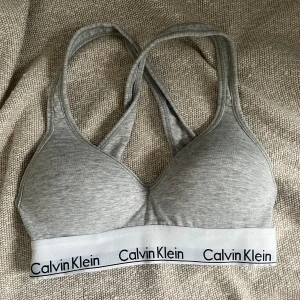 Calvin Klein bh - Bh med vaddering inuti. Inga defekter! I xs men mer en xxs!