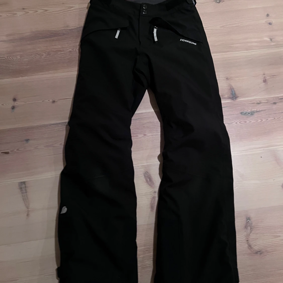 Svarta täckbyxor från Didriksons