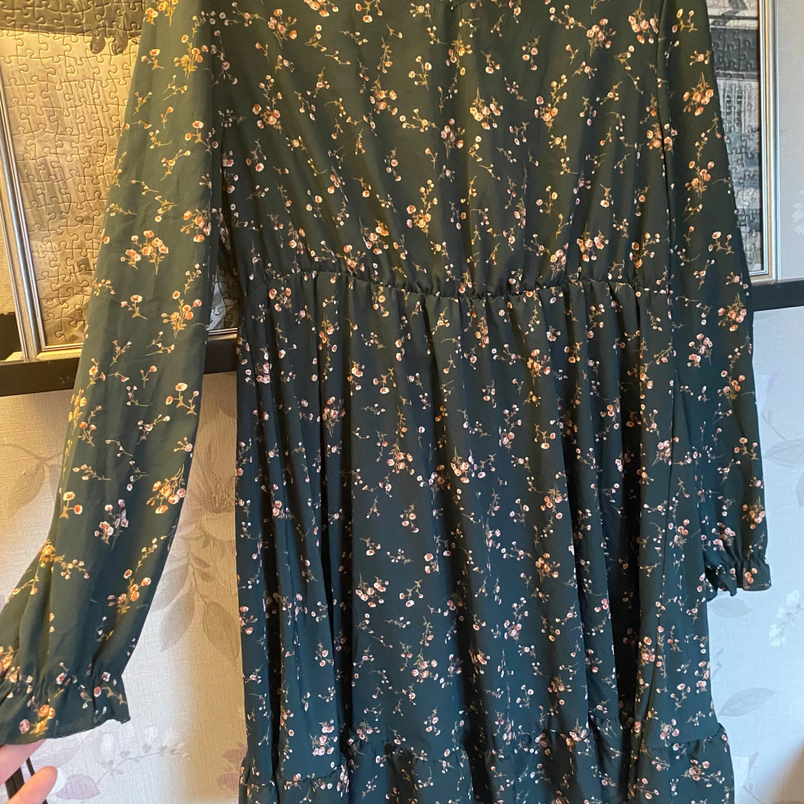 Grön blommig klänning