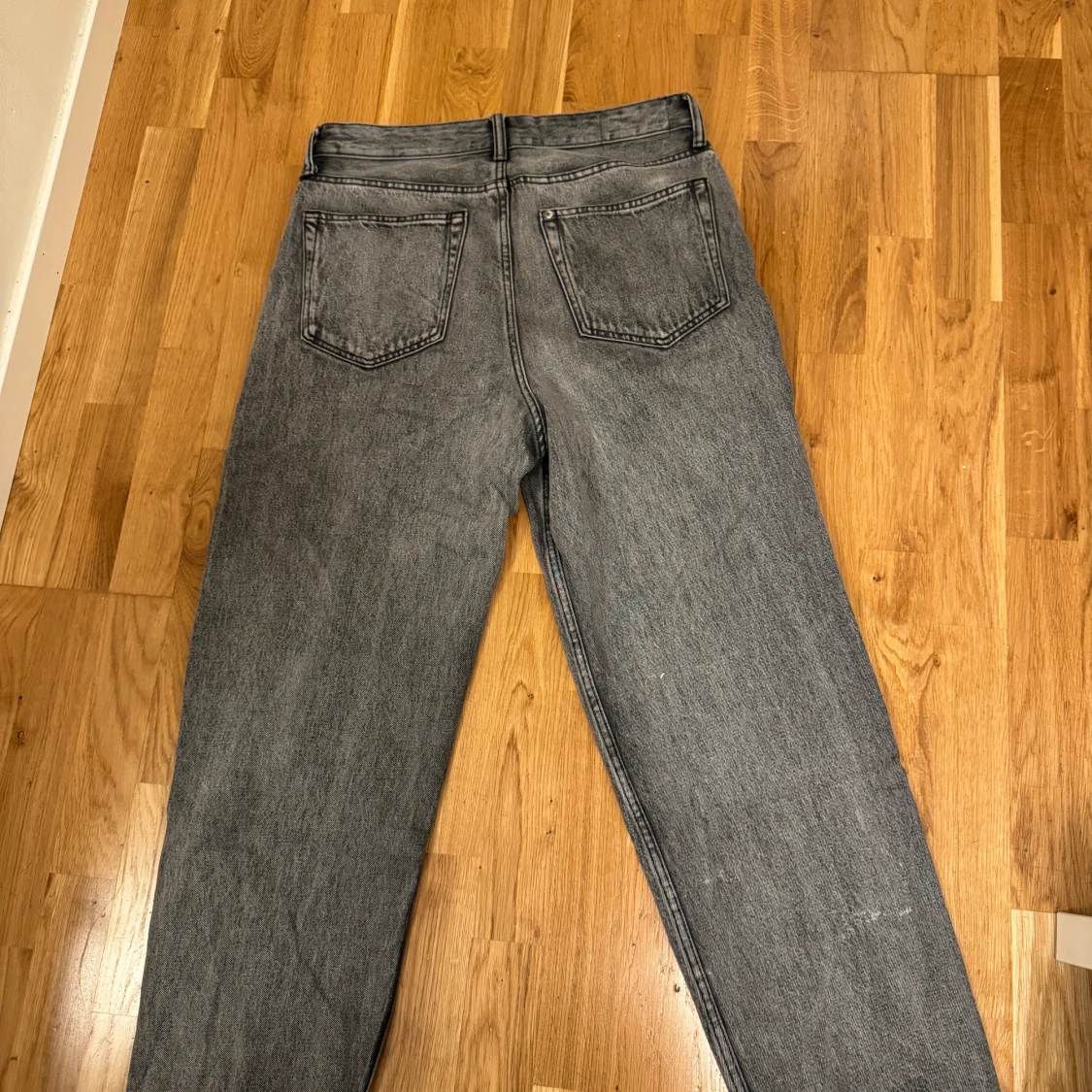Grå jeans från H&M - 90