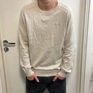 Bondelid tröja - Säljer denna feta tröjor från bodndelid skick 8-9/10 pris:349kr.   Priset kan diskuteras vid snabb affär Mvh luxury