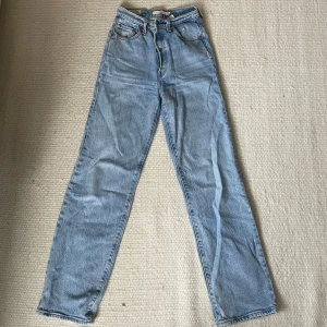 Levis Ribcage Straight  - Säljer ett par jeans från Levis, Ribcage straight i storlek W23 L29. Knappt använda!
