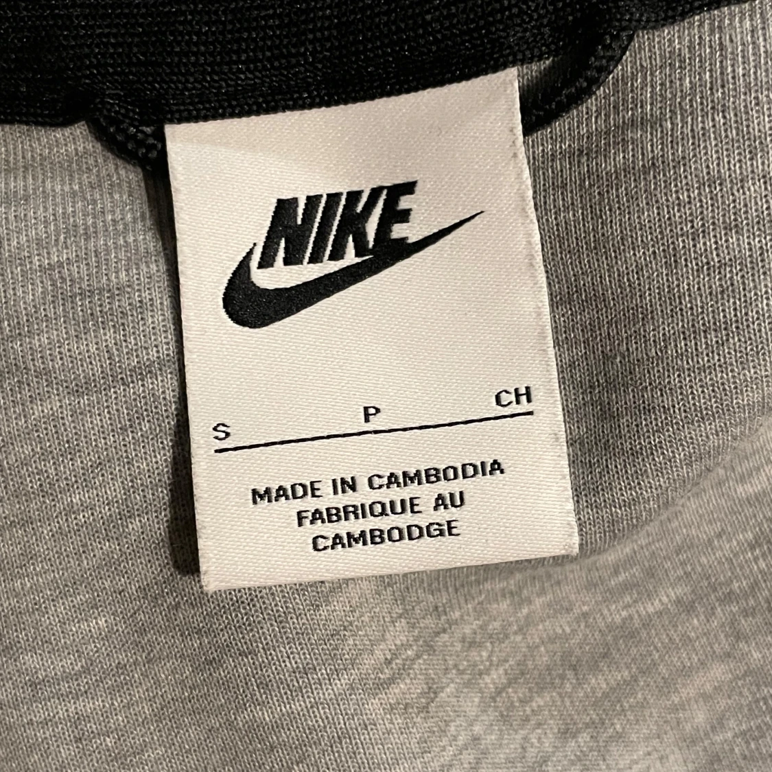 Grå huvtröja från Nike - 92