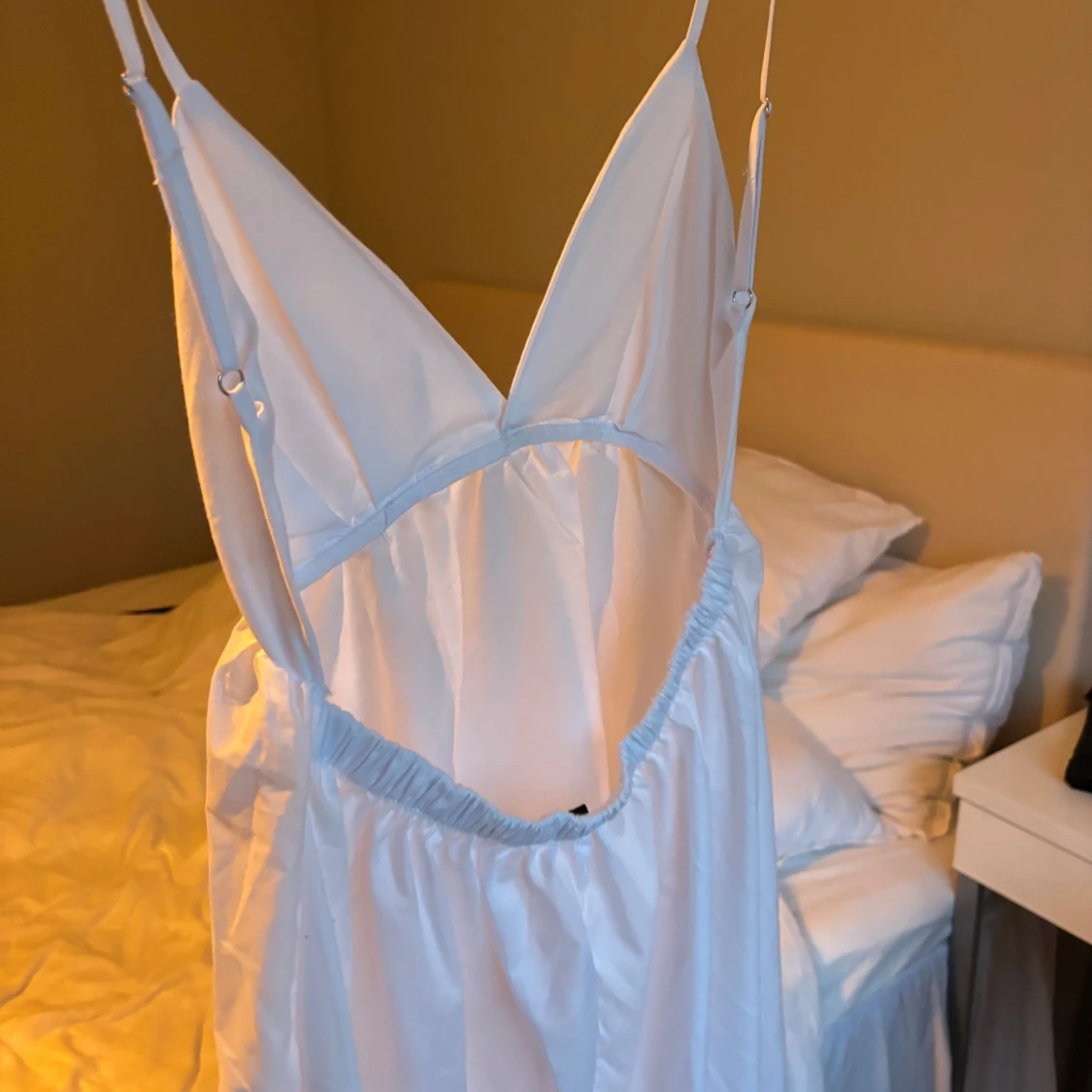 Vit långklänning med öppen rygg - 91