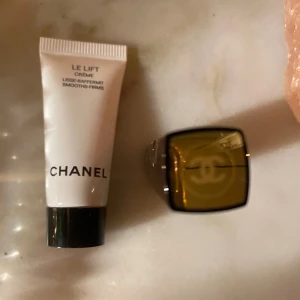 Chanel Le Lift Crème och Eyelash mascara  - Säljer en lyxig Chanel Le Lift Crème och black eyelash mascara. New, never used. Travel size 80sek båda