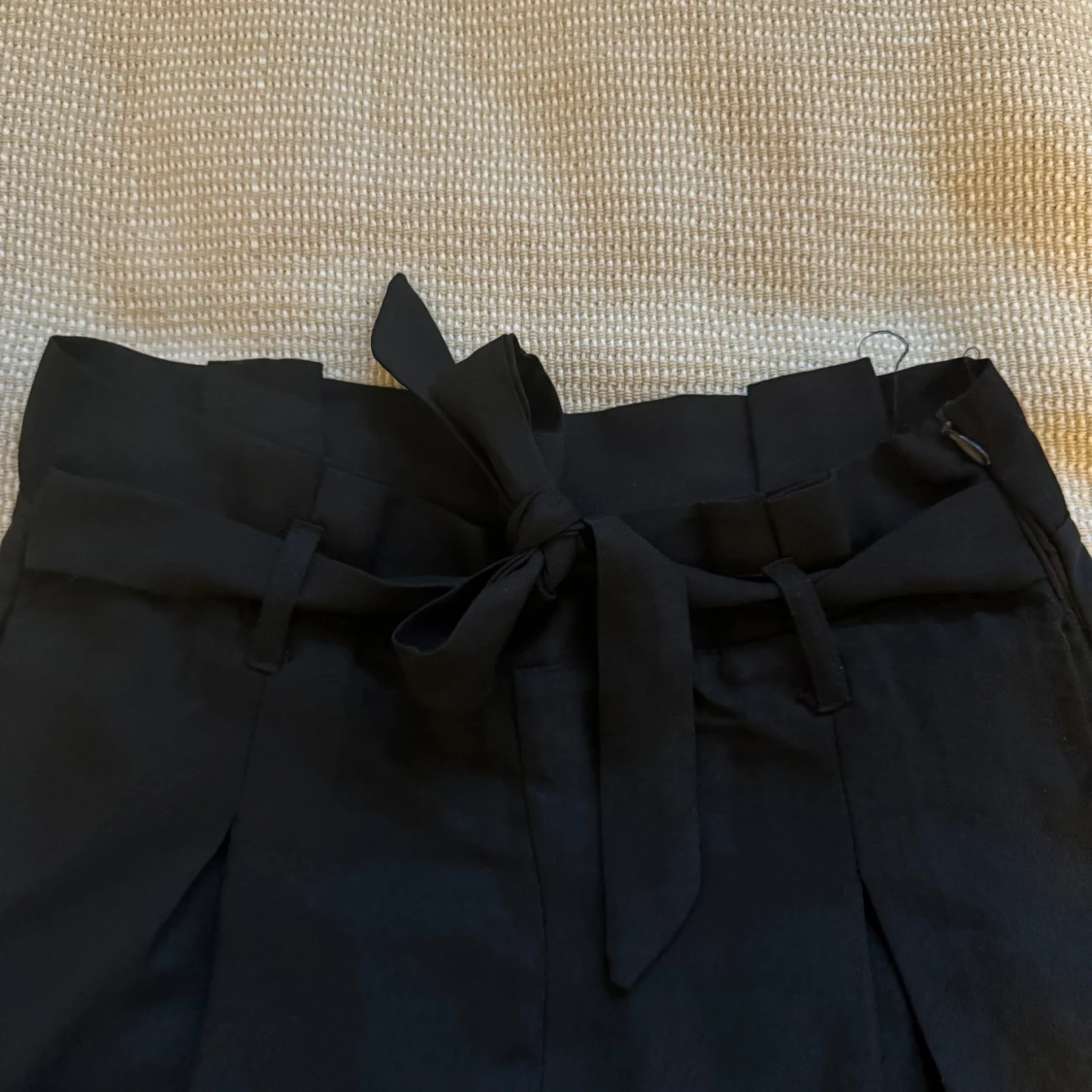 Svarta byxor från Skill - 90