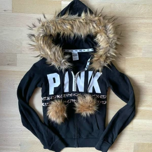 Vintage victorias secret zipuphoodie med päls - Fraktar elr möts upp! Så fin vintage VS hoodie med päls och leopard mönster!! så svår att få tag på🤩