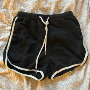 Svarta shorts - Supersnygga och sköna shorts i bra skick💕💕