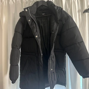 Bikbok jacka - Jacka från bikbok i storlek xs i nyskick.