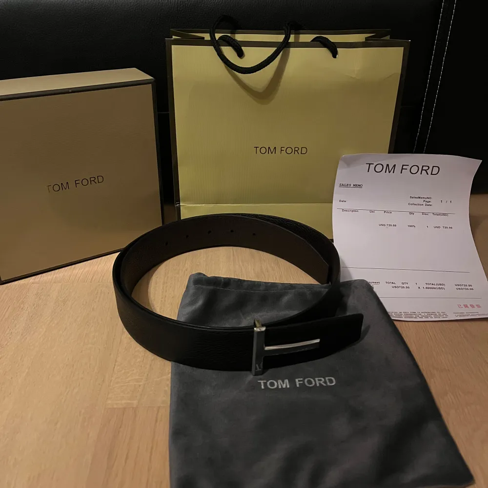 Säljer detta Tom Ford bälte i väldigt bra skick. Allt og + kvitto medföljer. Bältet är 115cm långt. Hör av er vid minsta funderingar!. Övrigt.