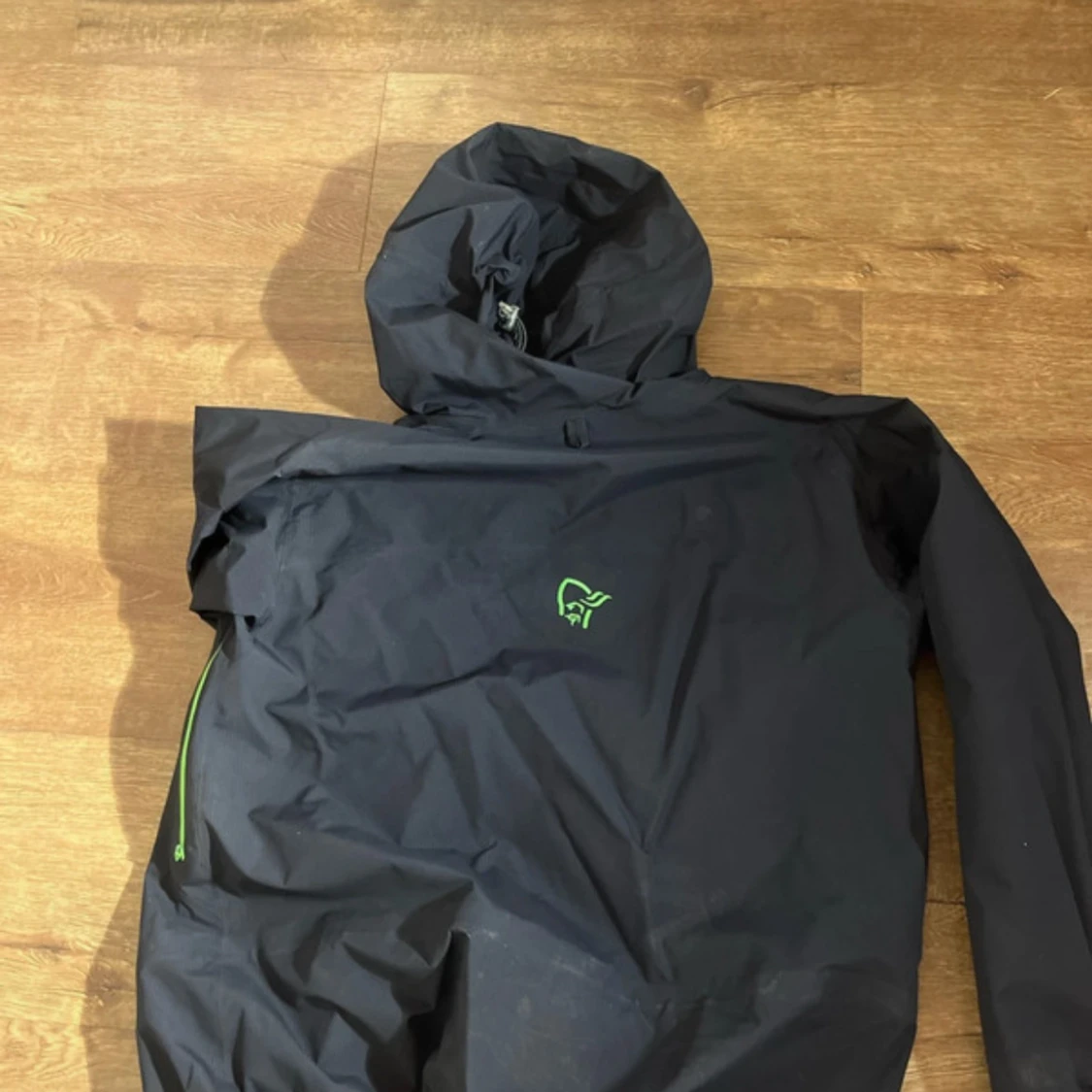 Svart vindjacka från Norrøna - 90