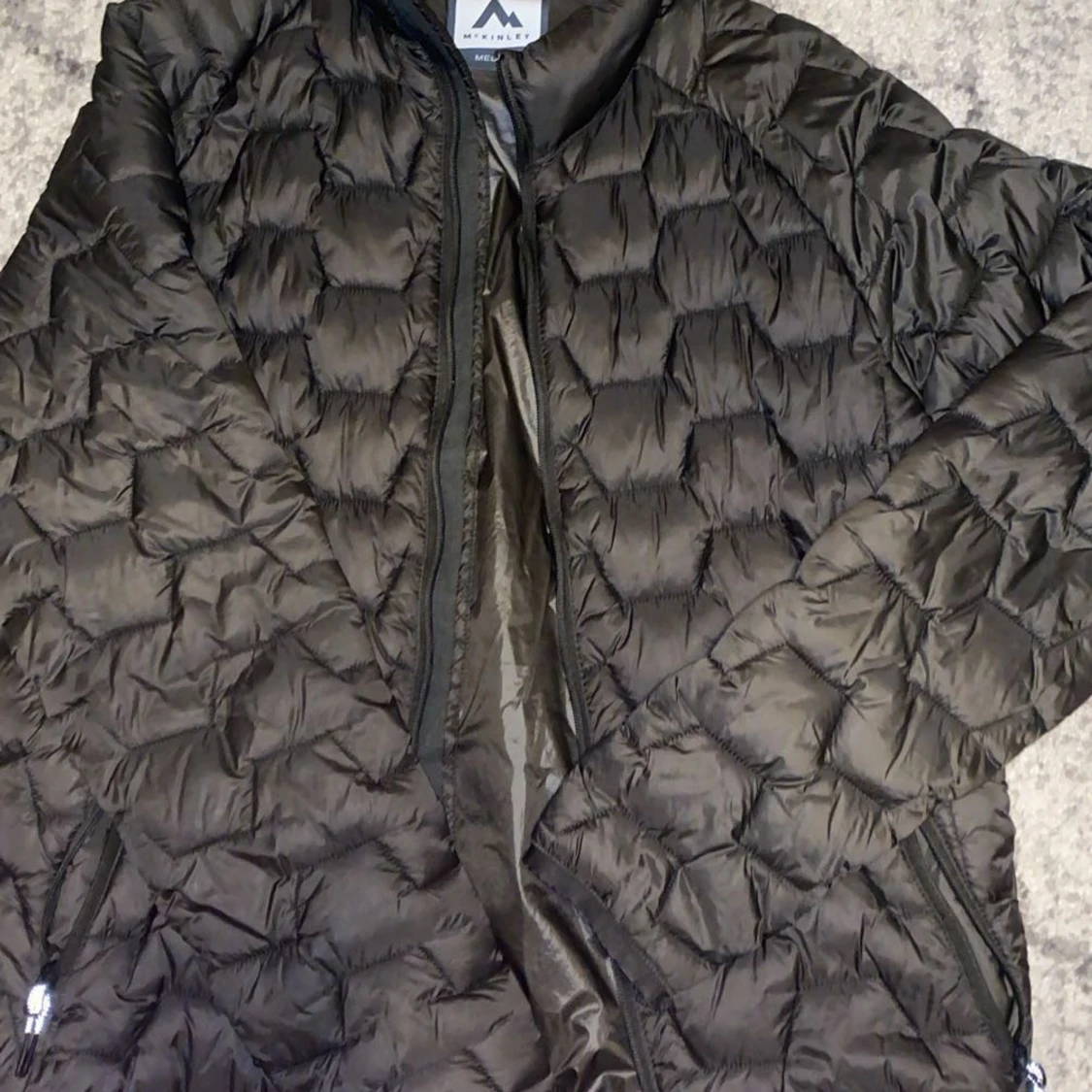 Svart pufferjacka från McKinley