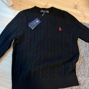 Ralph Lauren tröja  - Helt ny  Kostar 1399 kr i NK Säljer den för 960!!!endast 