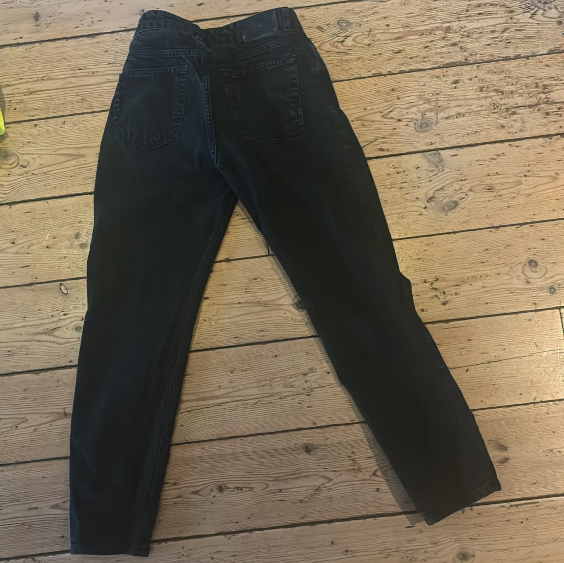 Svarta jeansbyxor - 90