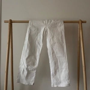 Vita raka jeans - Snygga raka vita jeans, i väldigt bra skick!🌟