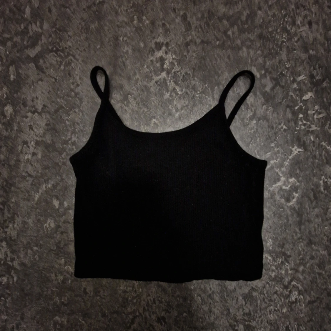 Svart ribbad linnetopp från FB Sister - 90