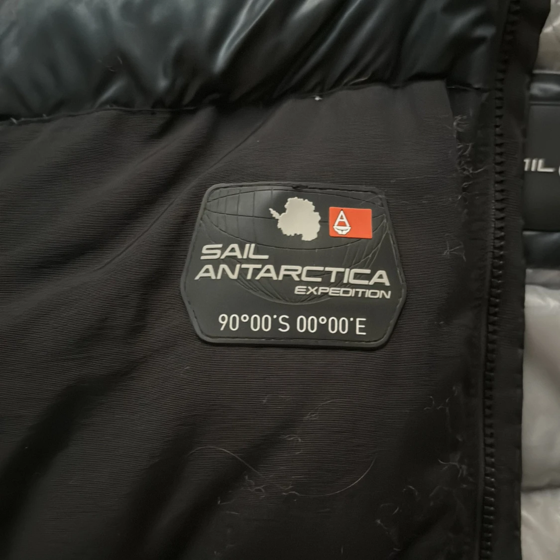 Svart och grå dunjacka från Sail Racing - 90