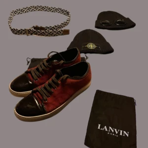 Lanvin skor - Säljer lanvin skor,två märkes mössor och ett skärp i en bundle skorna är i storlek uk 10 som motsvarar 44 skick:7/10 kom dm för frågor och funderingar